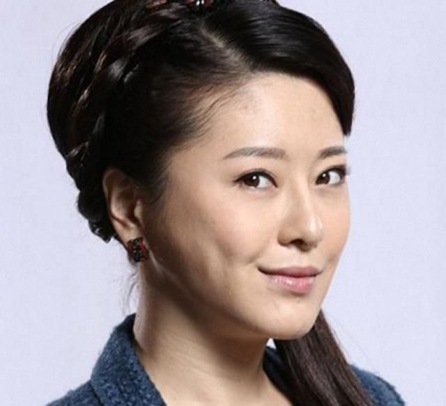 四区演员的角色定位与多维表达艺术探讨